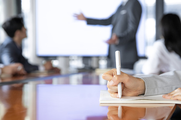 发改委：将推出一批促进生活性服务业发展的硬招、实招